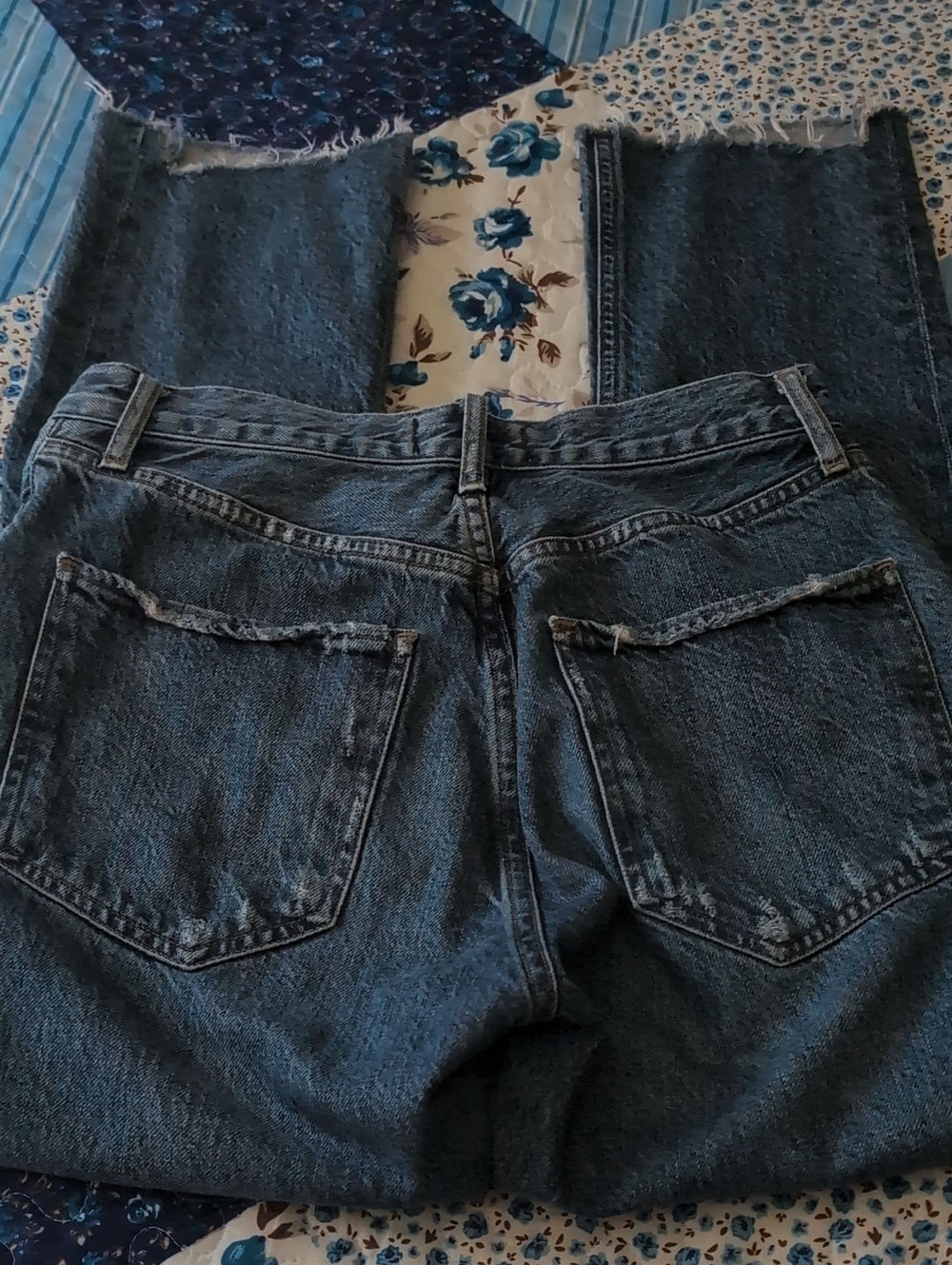 Agolde Riley Button Fly Cropped Jeans - Picture 5 of 8